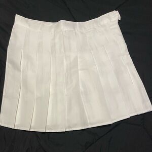 Elegant White Pleated Skirt